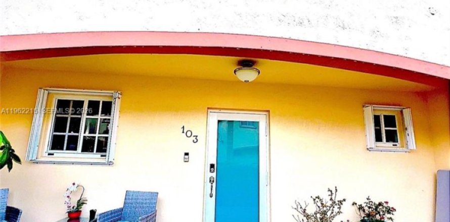 Condo in Hialeah, Florida, 3 bedrooms  № 2024853