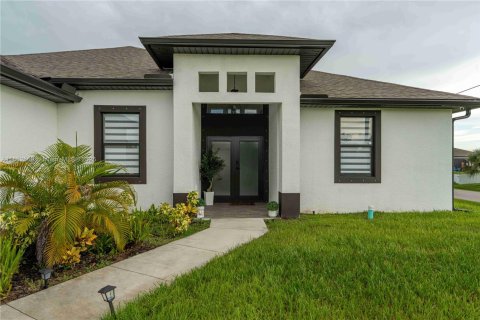 House in Lehigh Acres, Florida 3 bedrooms, 168.25 sq.m. № 1871964 - photo 2