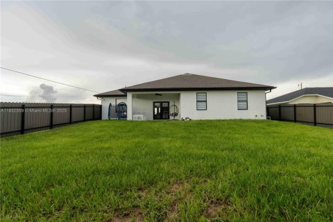House in Lehigh Acres, Florida 3 bedrooms, 168.25 sq.m. № 1871964 - photo 22