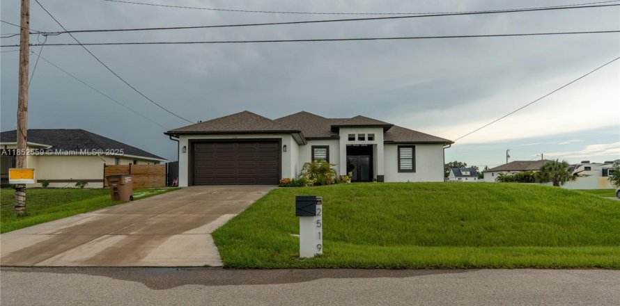 House in Lehigh Acres, Florida 3 bedrooms, 168.25 sq.m. № 1871964