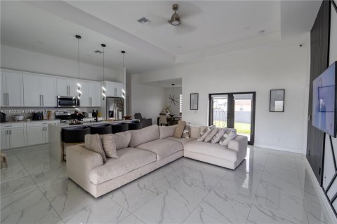 House in Lehigh Acres, Florida 3 bedrooms, 168.25 sq.m. № 1871964 - photo 4