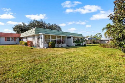 Condo in Sun City Center, Florida, 1 bedroom № 2114134 - photo 4