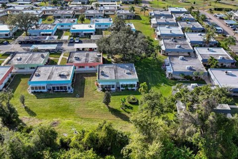 Condo in Sun City Center, Florida, 1 bedroom № 2114134 - photo 7