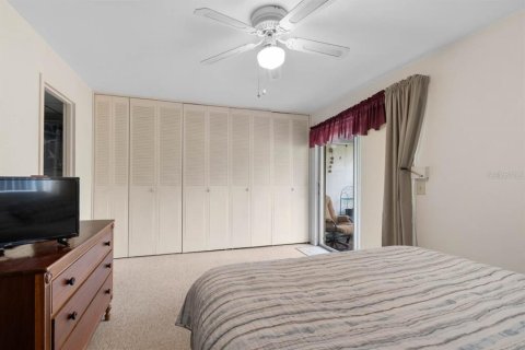 Condo in Sun City Center, Florida, 1 bedroom № 2114134 - photo 15