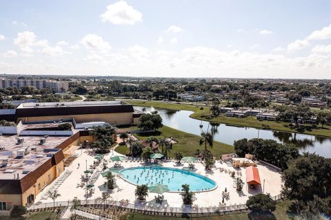 Condo in Sun City Center, Florida, 1 bedroom № 2114134 - photo 29