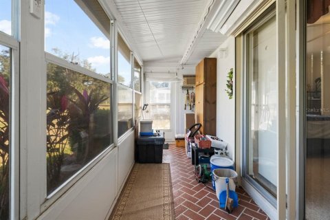 Condo in Sun City Center, Florida, 1 bedroom № 2114134 - photo 19