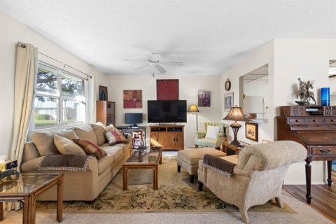 Condo in Sun City Center, Florida, 1 bedroom № 2114134 - photo 9