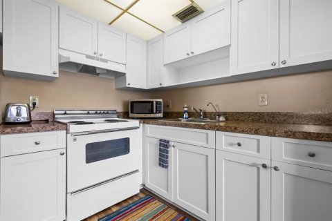 Condo in Sun City Center, Florida, 1 bedroom № 2114134 - photo 12