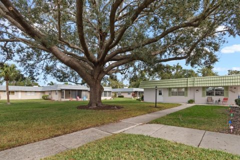 Condo in Sun City Center, Florida, 1 bedroom № 2114134 - photo 2