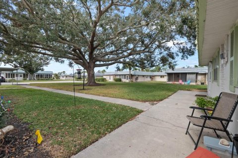 Condo in Sun City Center, Florida, 1 bedroom № 2114134 - photo 6