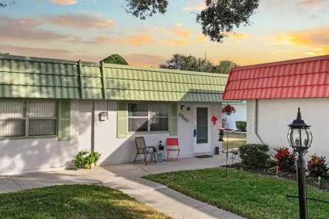 Condo in Sun City Center, Florida, 1 bedroom № 2114134 - photo 5