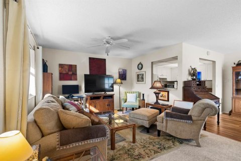 Condo in Sun City Center, Florida, 1 bedroom № 2114134 - photo 8