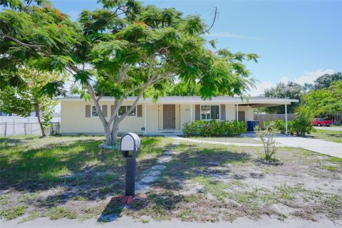 House in Bradenton, Florida 2 bedrooms, 104.79 sq.m. № 2308809