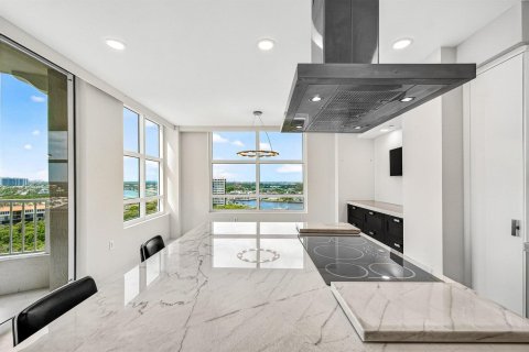 Condo in Highland Beach, Florida, 3 bedrooms  № 2147048 - photo 12