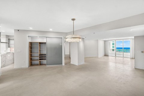 Condo in Highland Beach, Florida, 3 bedrooms  № 2147048 - photo 27