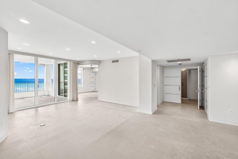 Condo in Highland Beach, Florida, 3 bedrooms  № 2147048 - photo 21