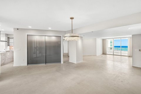 Condo in Highland Beach, Florida, 3 bedrooms  № 2147048 - photo 28