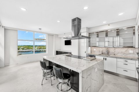 Condo in Highland Beach, Florida, 3 bedrooms  № 2147048 - photo 7
