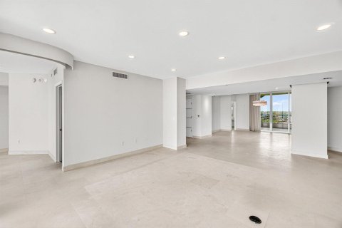 Condo in Highland Beach, Florida, 3 bedrooms  № 2147048 - photo 23