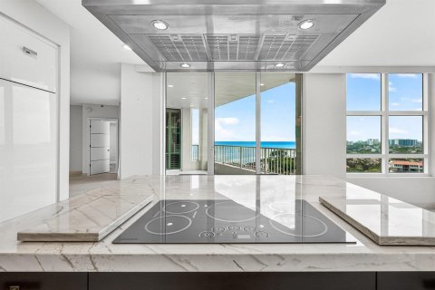 Condo in Highland Beach, Florida, 3 bedrooms  № 2147048 - photo 15