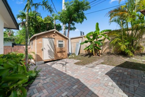 Villa ou maison à vendre à North Miami Beach, Floride: 4 chambres, 224.54 m2 № 1999000 - photo 16