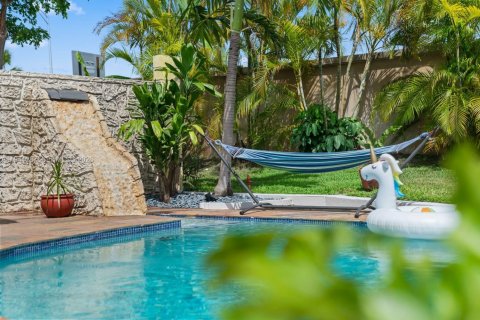 Villa ou maison à vendre à North Miami Beach, Floride: 4 chambres, 224.54 m2 № 1999000 - photo 2