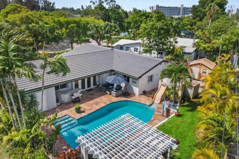 Villa ou maison à vendre à North Miami Beach, Floride: 4 chambres, 224.54 m2 № 1999000 - photo 5