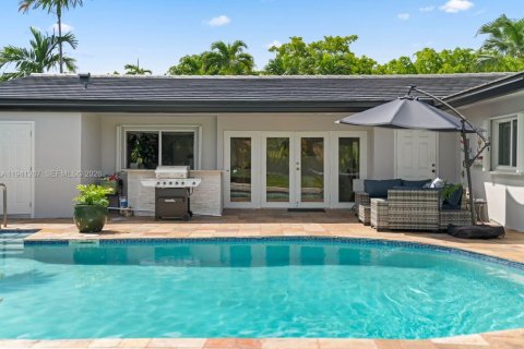 Villa ou maison à vendre à North Miami Beach, Floride: 4 chambres, 224.54 m2 № 1999000 - photo 4