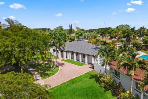 Villa ou maison à vendre à North Miami Beach, Floride: 4 chambres, 224.54 m2 № 1999000 - photo 10