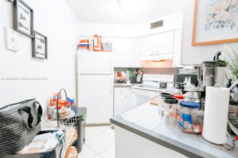 Condo in Oakland Park, Florida, 2 bedrooms  № 1948670 - photo 3