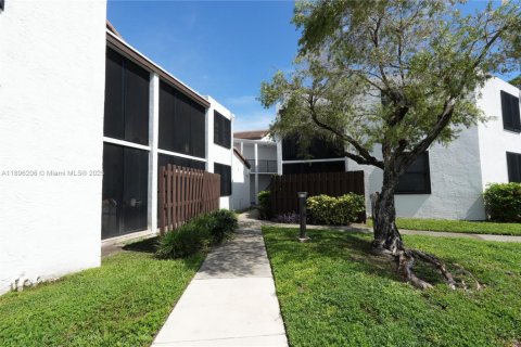 Condo in Oakland Park, Florida, 2 bedrooms  № 1948670 - photo 30