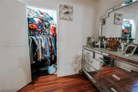 Condo in Oakland Park, Florida, 2 bedrooms  № 1948670 - photo 12