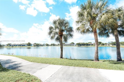 Condo in Oakland Park, Florida, 2 bedrooms  № 1948670 - photo 26