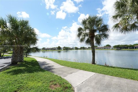 Condo in Oakland Park, Florida, 2 bedrooms  № 1948670 - photo 28