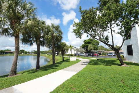 Condo in Oakland Park, Florida, 2 bedrooms  № 1948670 - photo 29