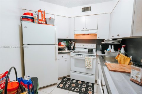 Condo in Oakland Park, Florida, 2 bedrooms  № 1948670 - photo 4