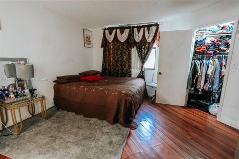 Condo in Oakland Park, Florida, 2 bedrooms  № 1948670 - photo 11