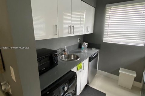 Copropriété à louer à Miami Beach, Floride: 46.73 m2 № 1972109 - photo 14