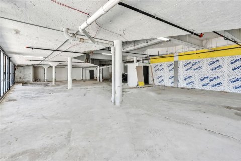 Купить коммерческую недвижимость в Майами, Флорида № 2081716 - фото 9