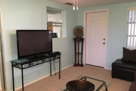 House in New Port Richey, Florida 2 bedrooms, 104.79 sq.m. № 1915968 - photo 10