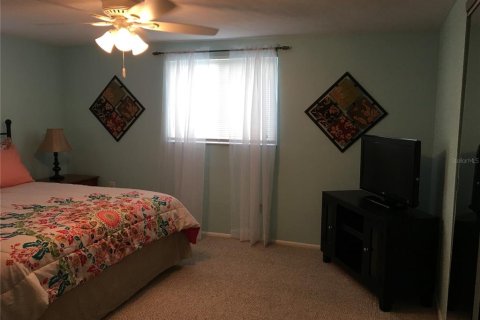 House in New Port Richey, Florida 2 bedrooms, 104.79 sq.m. № 1915968 - photo 16