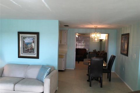 House in New Port Richey, Florida 2 bedrooms, 104.79 sq.m. № 1915968 - photo 3