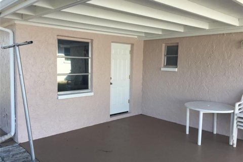 House in New Port Richey, Florida 2 bedrooms, 104.79 sq.m. № 1915968 - photo 21