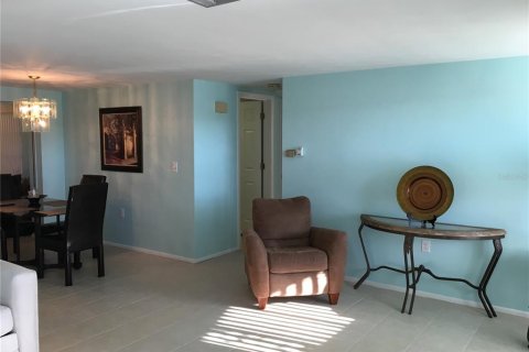 House in New Port Richey, Florida 2 bedrooms, 104.79 sq.m. № 1915968 - photo 15