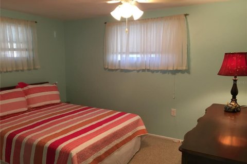 House in New Port Richey, Florida 2 bedrooms, 104.79 sq.m. № 1915968 - photo 6