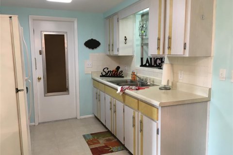 House in New Port Richey, Florida 2 bedrooms, 104.79 sq.m. № 1915968 - photo 12