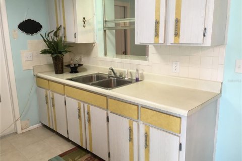 House in New Port Richey, Florida 2 bedrooms, 104.79 sq.m. № 1915968 - photo 8