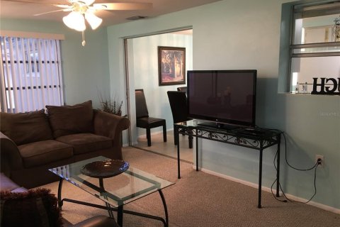 House in New Port Richey, Florida 2 bedrooms, 104.79 sq.m. № 1915968 - photo 11