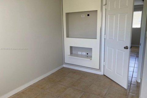 Condo in Miami, Florida, 1 bedroom  № 1970243 - photo 4