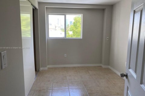 Condo in Miami, Florida, 1 bedroom  № 1970243 - photo 5